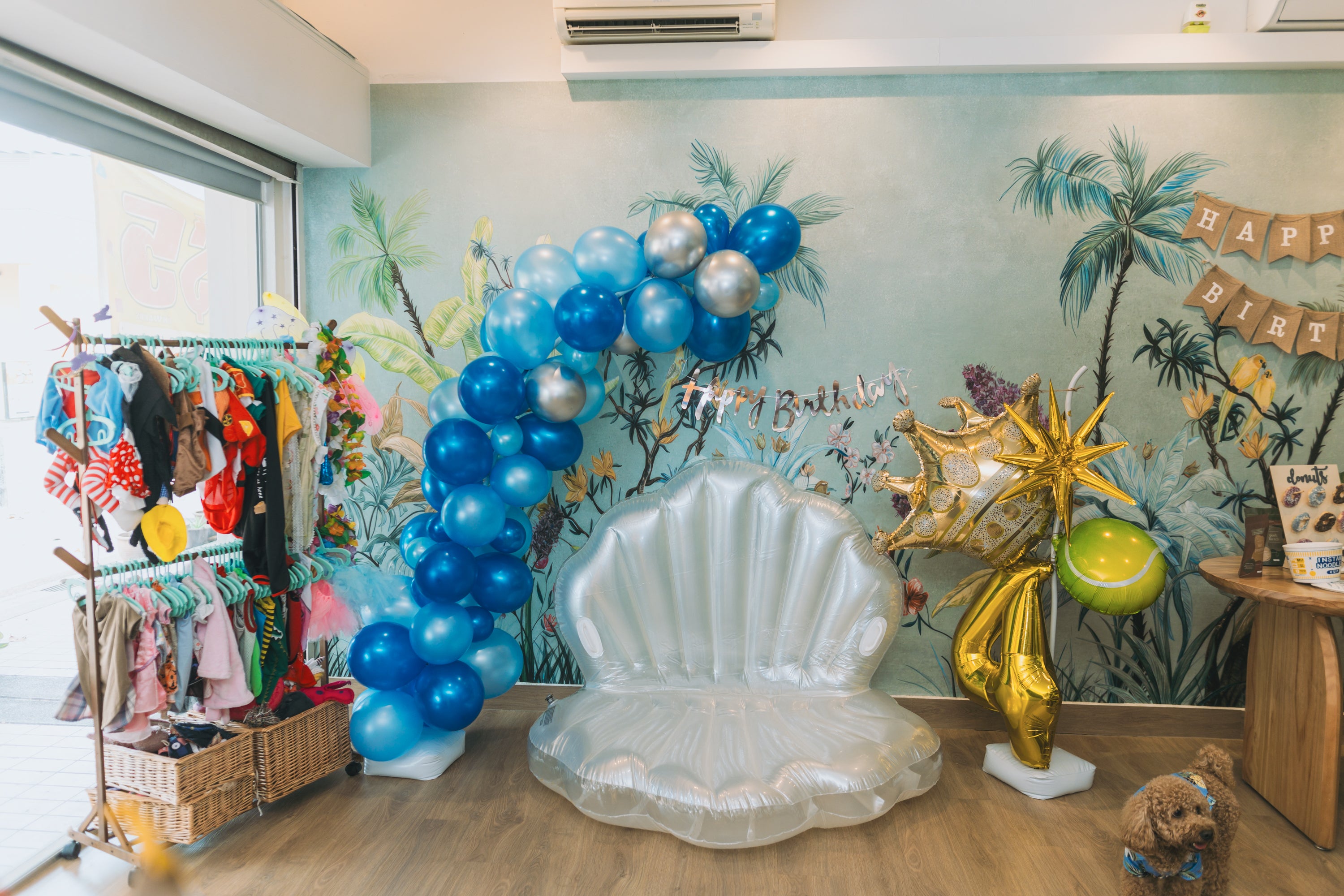 beautiful decoration of indoor dog-friendly event space for dog pawty (party) at woofworks